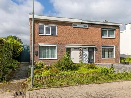 Twee-onder-één-kap te koop: Populierenlaan 4, Oirsbeek Oirsbeek