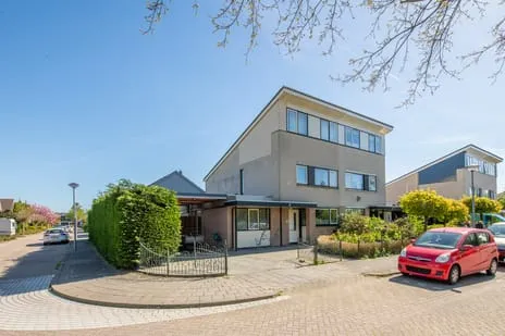 Twee-onder-één-kap te koop: Populierenstraat 1, Winkel Bomenbuurt en Winkelmadepark Winkel