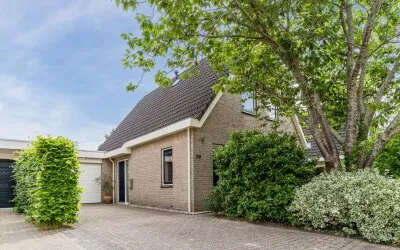 Twee-onder-één-kap te koop: Populierenstraat 28, Winkel Bomenbuurt en Winkelmadepark Winkel