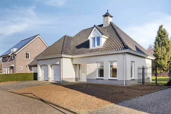 Vrijstaande woning te koop: Postbaan 18, Kern Haelen Haelen