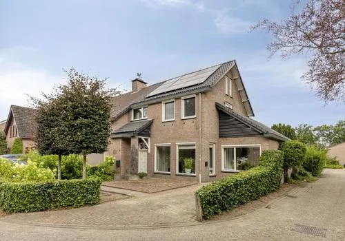 Twee-onder-één-kap te koop: Postelplein 8, Oostelbeers Oost West En Middelbeers