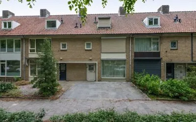 Tussenwoning te koop: Postelse Hoeflaan 106, Jagersbuurt Oost Tilburg