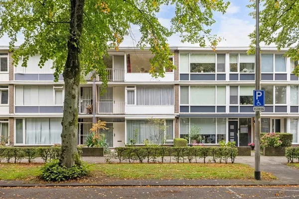 Tussenwoning te koop: Postelse Hoeflaan 33, Tilburg