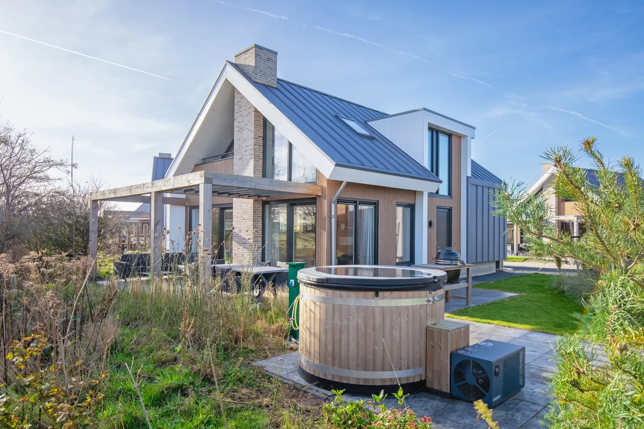 Tussenwoning te koop: Postweg 10-10, De Cocksdorp