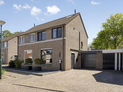 Tussenwoning te koop: Potbeker 22, Het Rul Heesch