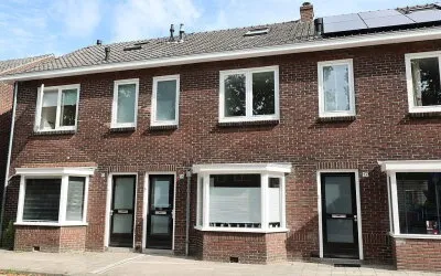 Tussenwoning te koop: Potsweg 35, Enschede