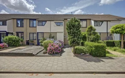 Tussenwoning te koop: Potterstraat 35, West Duiven