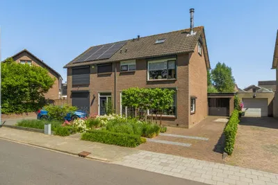 Twee-onder-één-kap te koop: Pr Willem-Alexanderstr 5, Gameren Gameren