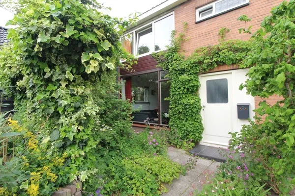 Twee-onder-één-kap te huur: Pr Hendriklaan 18, Amerongen-Dorp Amerongen