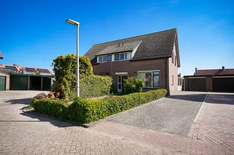 Twee-onder-één-kap te koop: Pr Willem-Alexanderstr 15, Aalst Aalst