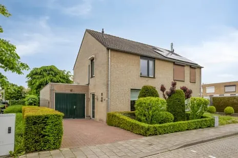 Twee-onder-één-kap te koop: Praaglaan 26, Randwyck Maastricht