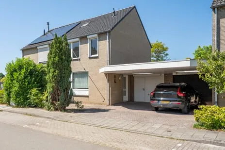 Tussenwoning te koop: Praaglaan 48, Randwyck Maastricht