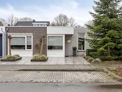 Hoekwoning te koop: Praaglaan 69, Randwyck Maastricht