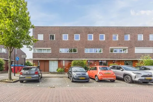 Tussenwoning te koop: Praagsingel 239, Lage Veld 'S-Gravenhage