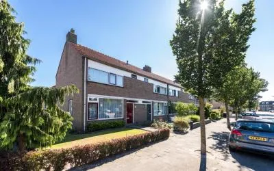 Tussenwoning te koop: President Kennedylaan 28, Bloemenbuurt Oegstgeest