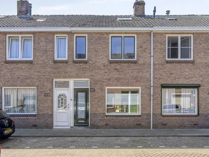 Tussenwoning te koop: President Steijnstraat 48, Afrikaanderbuurt Oost Tilburg