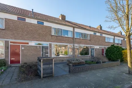Tussenwoning te koop: President Kennedylaan 32, Bloemenbuurt Oegstgeest