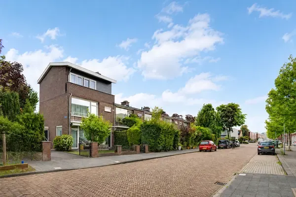 Tussenwoning te koop: Prins Bernhardlaan 1, Raadhuiskwartier Leidschendam