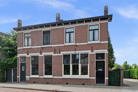 Twee-onder-één-kap te koop: Prins Bernhardlaan 19, Centrum Vught