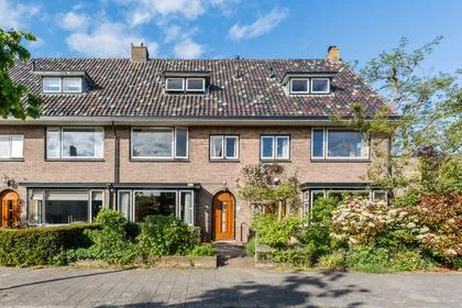 Tussenwoning te koop: Prins Bernhardlaan 38, Oranje Nassau Oegstgeest