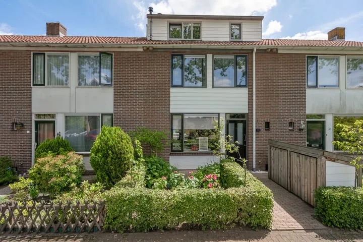 Tussenwoning te koop: Prins Bernhardlaan 41, Maartensdijk Kern Maartensdijk