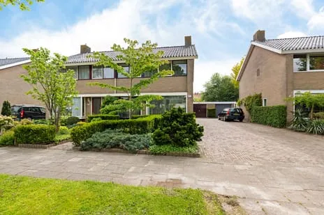 Twee-onder-één-kap te koop: Prins Bernhardlaan 60, Joure, Zuiderveld Joure