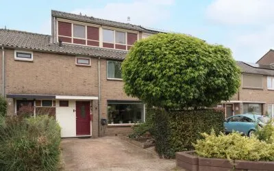 Tussenwoning te koop: Prins Bernhardlaan 64, Maartensdijk Kern Maartensdijk