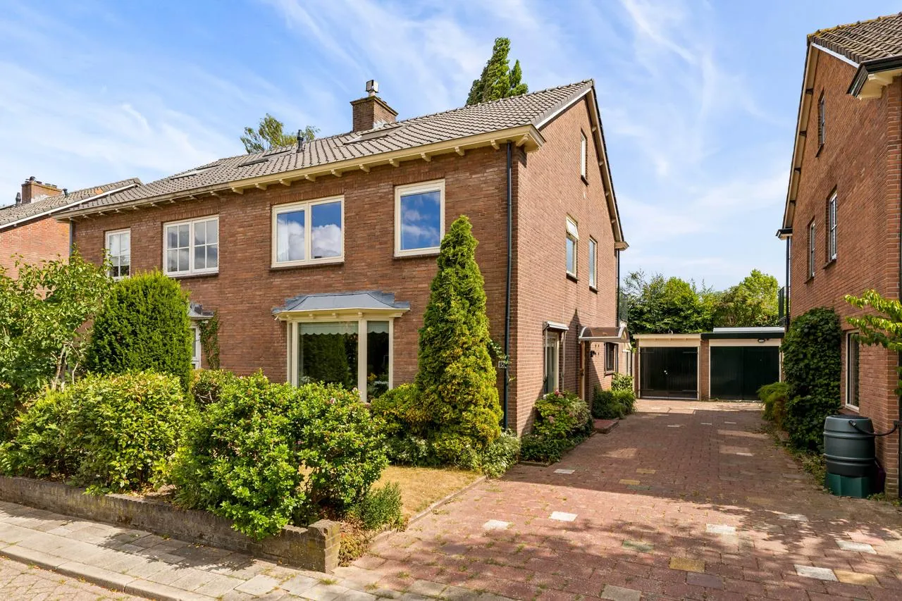Twee-onder-één-kap te koop: Prins Bernhardstraat 18, Bunnik