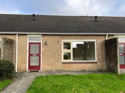 Terraced house for rent: Prins Bernhardstraat 18, Leens Leens