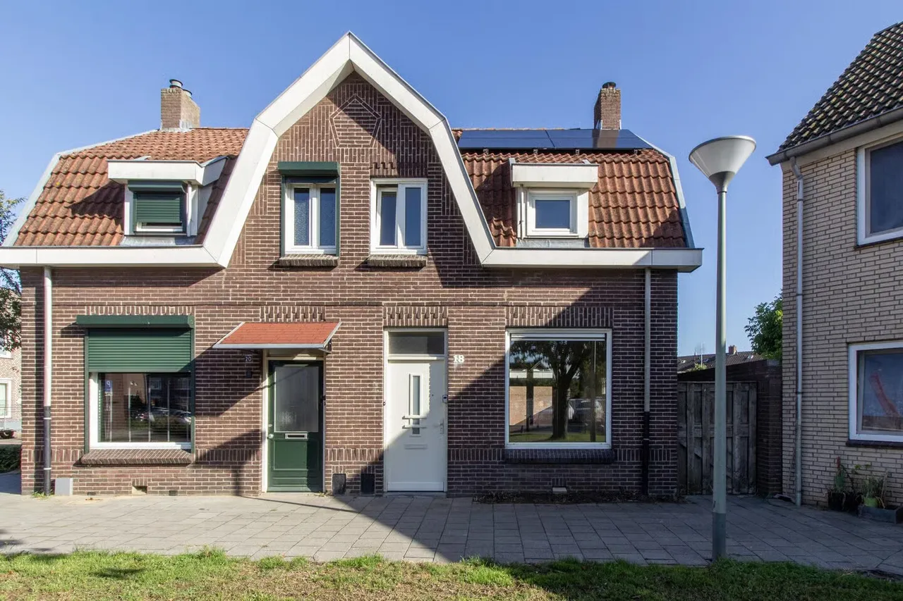 Tussenwoning te koop: Prins Bernhardstraat 18, Roermond