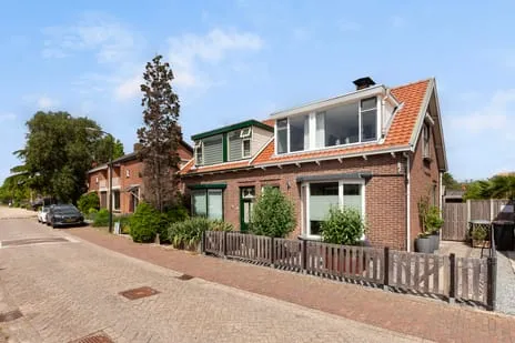 Twee-onder-één-kap te koop: Prins Bernhardstraat 19, BH west Hardinxveld-Giessendam