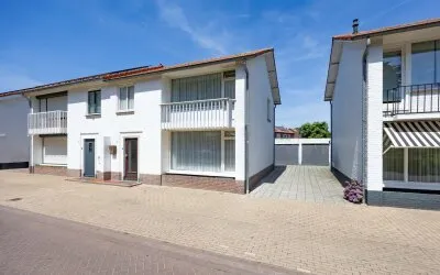 Twee-onder-één-kap te koop: Prins Bernhardstraat 21A, Oranjebuurt Venray