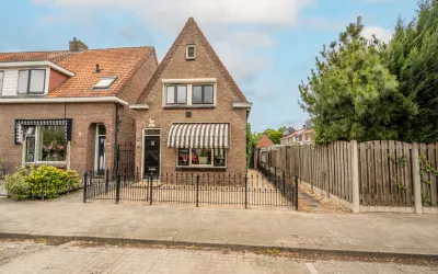 Detached house for sale: Prins Bernhardstraat 22, Oud-Beijerland Centrum Oud-Beijerland