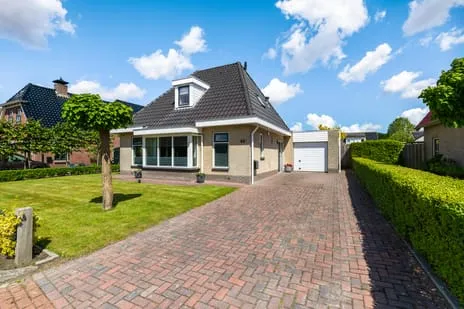 Vrijstaande woning te koop: Prins Bernhardstraat 40, Leens Leens