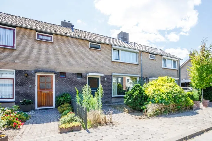 Tussenwoning te koop: Prins Bernhardstraat 7, 't Hagelkruis Wehl