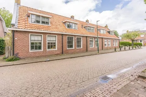 Tussenwoning te koop: Prins Bernhardweg 15, Oude Dorp Houten