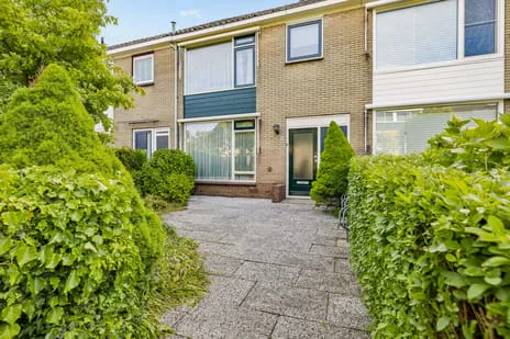Terraced house for sale: Prins Clausstraat 29, Oude Dorp Houten