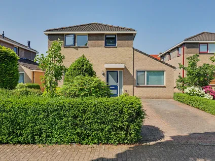 Detached house for sale: Prins Clausstraat 6, Strijen Woonkern Strijen
