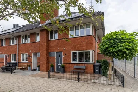 Corner house for sale: Prins Clausstraat 70, Wateringen Noord en Ambachtshof Wateringen