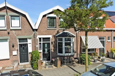 Terraced house for sale: Prins Hendrikstraat 53, Juliandorp Zwijndrecht
