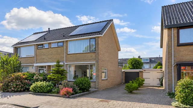 Twee-onder-één-kap te koop: Prins van Oranjestraat 18, Wormer
