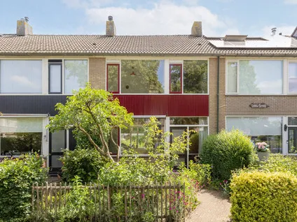 Tussenwoning te koop: Prins Willem-Alexanderplantsoen 17, Maartensdijk Kern Maartensdijk