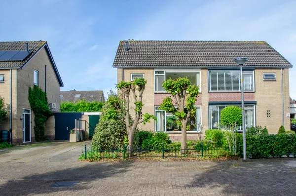Tussenwoning te koop: Prins Willem-Alexandersingel 80, Beesd West Beesd