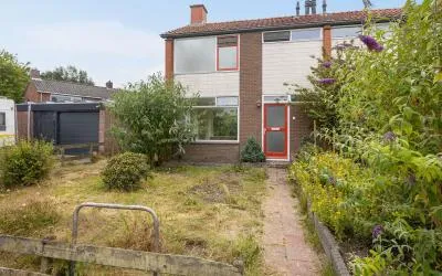 Hoekwoning te koop: Prins Willemstraat 1, Veningerland Assen