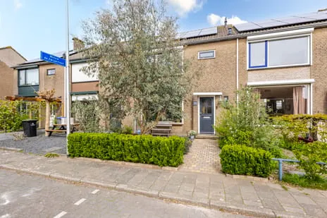 Tussenwoning te koop: Prins Bernhardlaan 17, Kern-Dorp Giessenburg