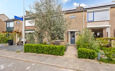 Tussenwoning te koop: Prins Bernhardlaan 17, Kern-Dorp Giessenburg