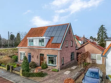 Tussenwoning te koop: Prins Bernhardlaan 24, Stationsbuurt Ede