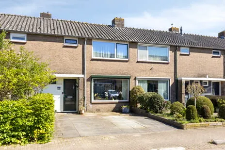 Tussenwoning te koop: Prins Bernhardlaan 73, Maartensdijk Kern Maartensdijk