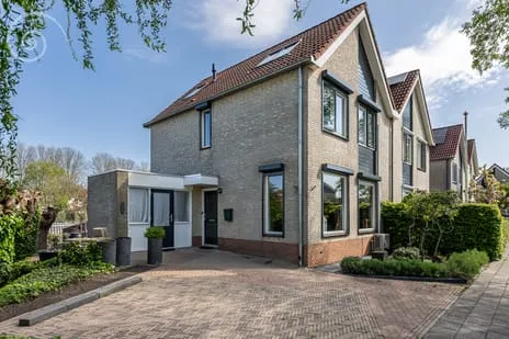 Hoekwoning te koop: Prins Bernhardlaan 77, Middelharnis prinsenkwartier Middelharnis