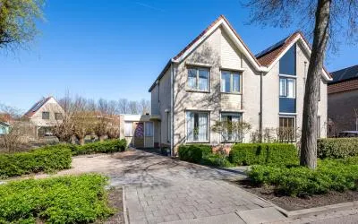 Hoekwoning te koop: Prins Bernhardlaan 77, Middelharnis